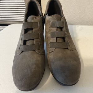 Clarks Collection Womens 9M Brynn Celia Brown Suede Ankle Zip Bootie